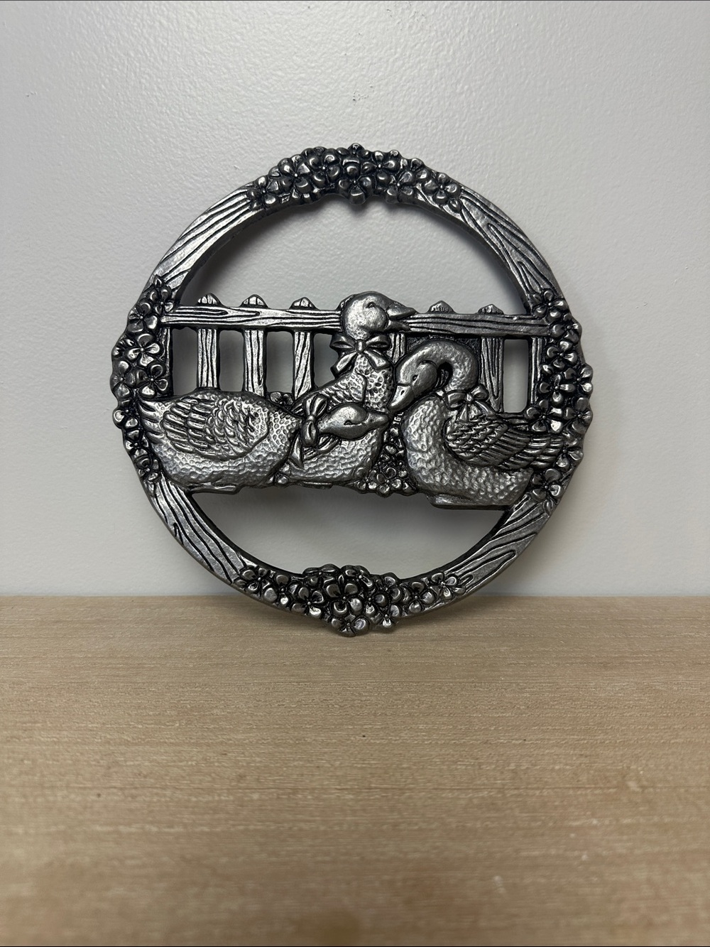 Decorative Round Wall Plaque with Pair of Ducks